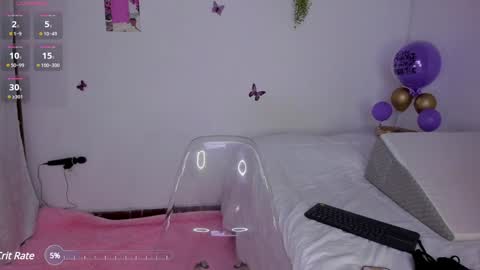 Snapshot of analia_collins chatting on 12.10.24 Ana online show from 12.10.24