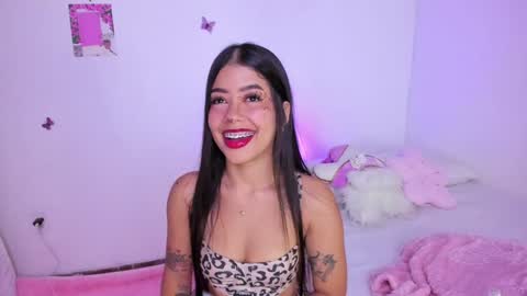 Snapshot of analia_collins chatting on 01.01.25 Ana online show from 01.01.25