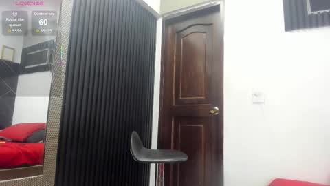 Snapshot of analia_smith chatting on 10.04.25 Analia smith online show from 10.04.25