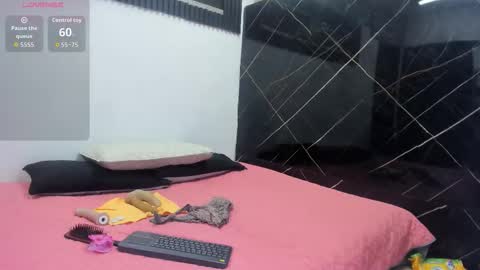 Snapshot of analia_smith chatting on 10.26.25 Analia smith online show from 10.26.25