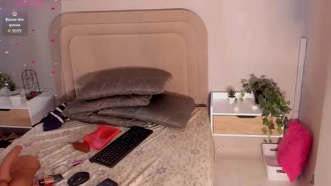 Snapshot of anamonroee chatting on 09.25.25 anamonroee online show from 09.25.25