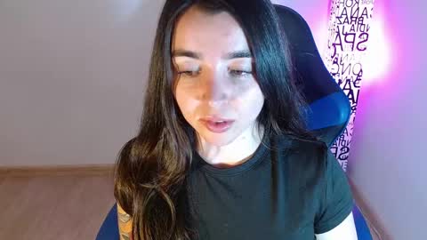 Snapshot of anarosse__ chatting on 11.04.25 ana 3 online show from 11.04.25