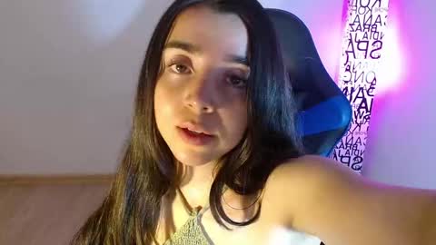 Snapshot of anarosse__ chatting on 11.09.25 ana 3 online show from 11.09.25