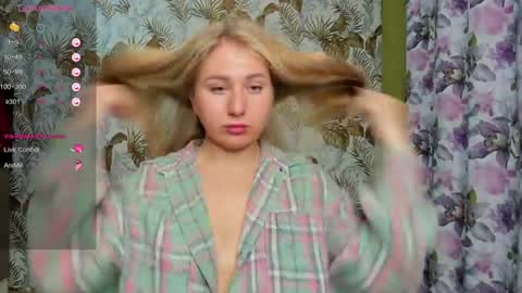 Snapshot of anastasia_gold1 chatting on 08.08.26 anna online show from 08.08.26