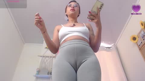 Snapshot of anastasia_gray12 chatting on 12.07.24 anastasia online show from 12.07.24