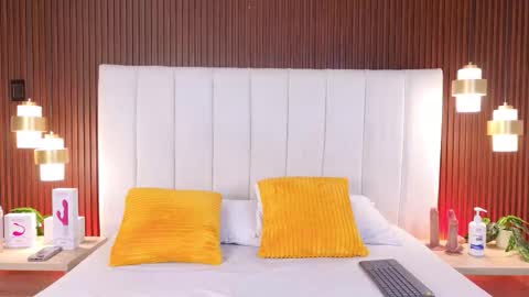 Mia online show from 10.22.25