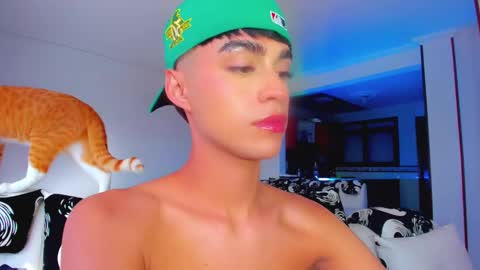 Snapshot of anddy_grey1 chatting on 01.21.25 Dani 3 online show from 01.21.25