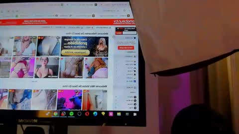 Snapshot of andracyruss chatting on 09.27.25 Andra Cyrus online show from 09.27.25