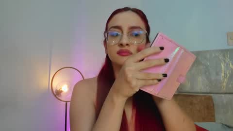 Snapshot of andracyruss chatting on 10.08.25 Andra Cyrus online show from 10.08.25