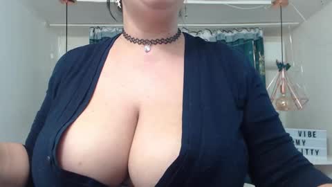 AndraHart  online show from 02.23.25