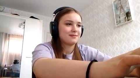 Snapshot of andrasol chatting on 10.21.25 Sofy online show from 10.21.25