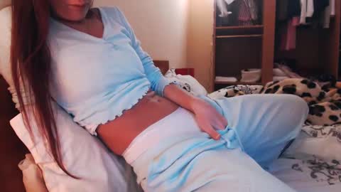 Snapshot of andrasweetie chatting on 01.26.25 Andra online show from 01.26.25