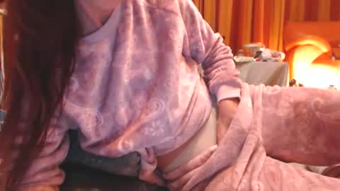 Snapshot of andrasweetie chatting on 10.03.25 Andra online show from 10.03.25