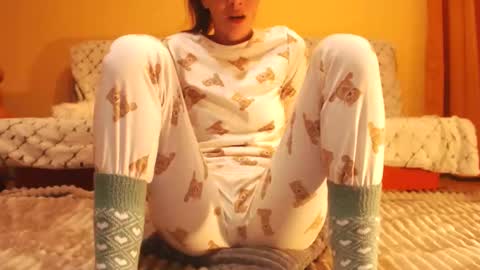 Snapshot of andrasweetie chatting on 10.12.25 Andra online show from 10.12.25