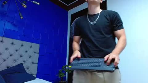 Snapshot of andre_parker chatting on 01.12.25 Andre Parker online show from 01.12.25