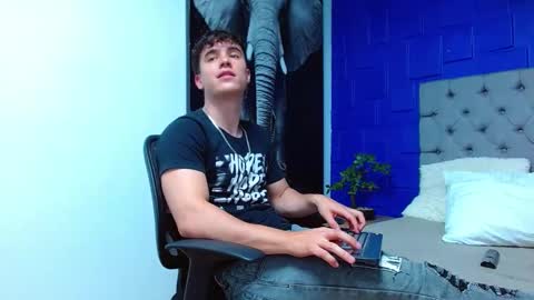 Snapshot of andre_parker chatting on 02.26.25 Andre Parker online show from 02.26.25