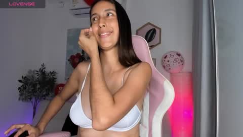 Snapshot of andre_sky_ chatting on 02.11.25 A l e online show from 02.11.25