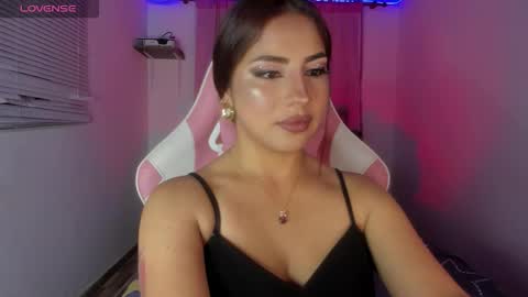 Snapshot of andrea_kinky chatting on 10.25.25 andrea_kinky online show from 10.25.25