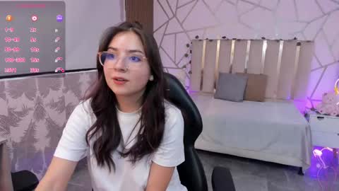 Snapshot of andrea_tay1 chatting on 05.08.26 andrea_tay1 online show from 05.08.26