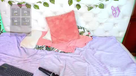 Naomi Andrea Daviss online show from 12.26.24