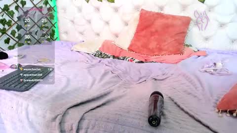 Naomi Andrea Daviss online show from 12.31.24