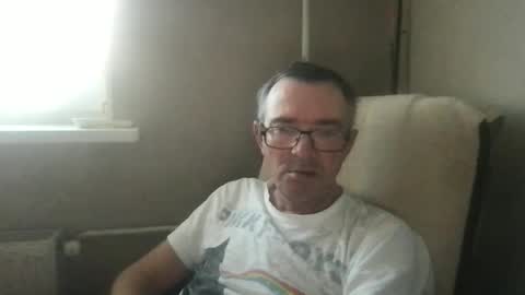 Snapshot of andreass60 chatting on 10.17.25 andreass60 online show from 10.17.25