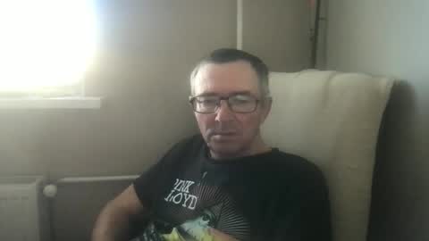 Snapshot of andreass60 chatting on 10.21.25 andreass60 online show from 10.21.25