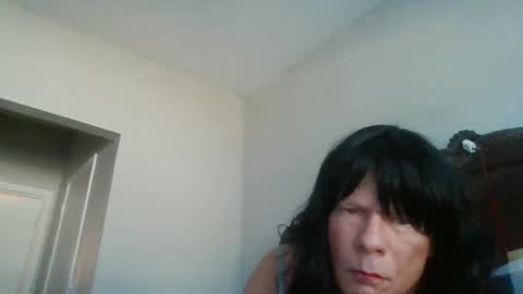 Snapshot of andreatranssub chatting on 10.19.25 Imdrsuki online show from 10.19.25