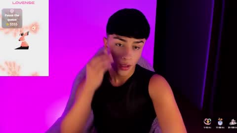 Snapshot of andreewwx_m chatting on 11.08.25 Andrew online show from 11.08.25