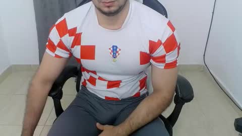 Snapshot of andres180950734 chatting on 10.02.25 andres180950734 online show from 10.02.25