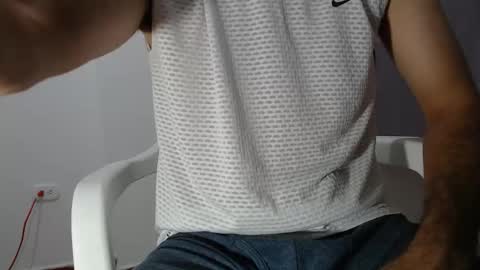 Snapshot of andres_blanco_ chatting on 10.11.25 i am Andres online show from 10.11.25