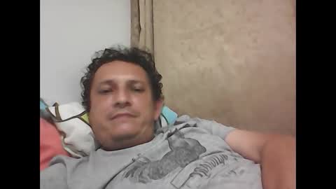 Snapshot of andresfloga chatting on 10.10.25 andresfloga online show from 10.10.25