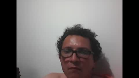 Snapshot of andresfloga chatting on 10.20.25 andresfloga online show from 10.20.25