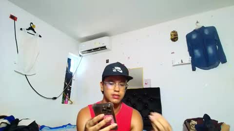 Snapshot of andreswhite_shotoflust chatting on 05.25.26 andreswhite_shotoflust online show from 05.25.26