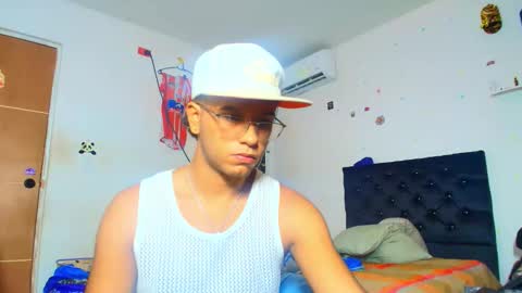 Snapshot of andreswhite_shotoflust chatting on 06.10.26 andreswhite_shotoflust online show from 06.10.26