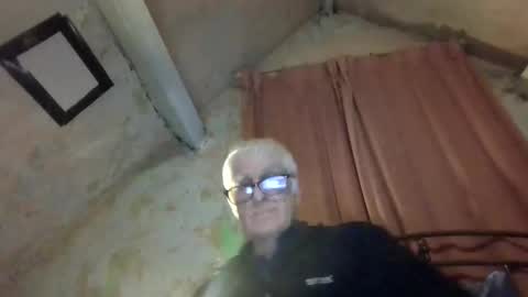 Snapshot of andrew160258 chatting on 04.04.26 Andrew online show from 04.04.26