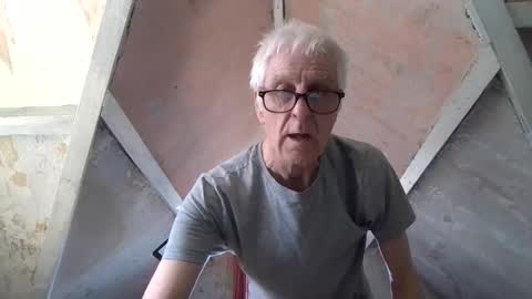 Snapshot of andrew160258 chatting on 04.10.26 Andrew online show from 04.10.26