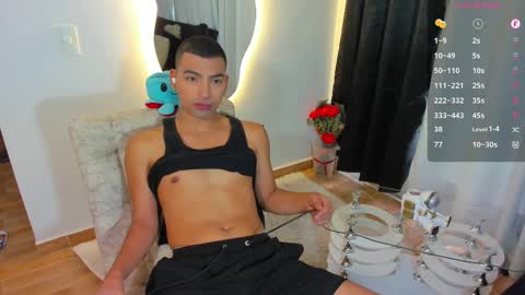 Andrew Jones Independient model  online show from 02.21.25