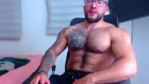 Snapshot of andrew_holden__ chatting on 02.10.25 andrew_holden__ online show from 02.10.25