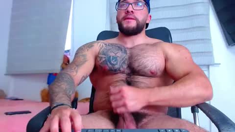 Snapshot of andrew_holden__ chatting on 02.11.25 andrew_holden__ online show from 02.11.25