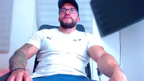 Snapshot of andrew_holden__ chatting on 02.13.25 andrew_holden__ online show from 02.13.25