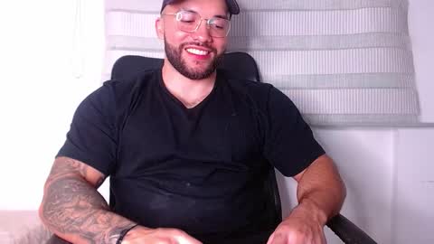 Snapshot of andrew_holden__ chatting on 10.16.25 andrew_holden__ online show from 10.16.25