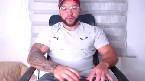 Snapshot of andrew_holden__ chatting on 10.27.25 andrew_holden__ online show from 10.27.25