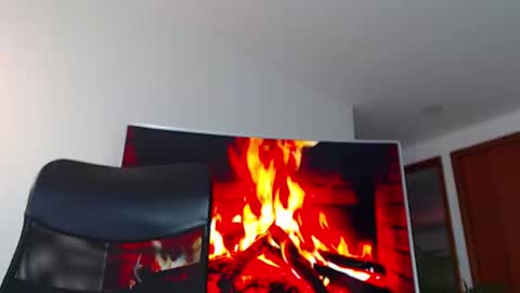 Snapshot of andrew_west_ chatting on 01.01.25 ANDREW WEST online show from 01.01.25