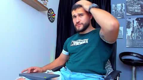 Snapshot of andrewdiaz_ chatting on 10.20.25 Andrew Diaz online show from 10.20.25