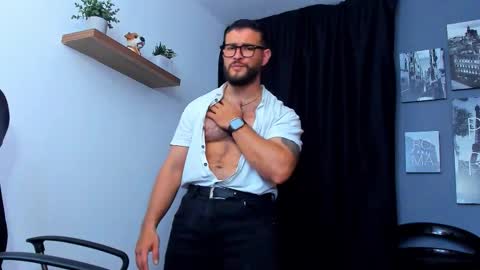 Snapshot of andrewdiaz_ chatting on 10.31.25 Andrew Diaz online show from 10.31.25