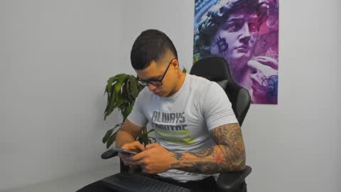 Snapshot of andrewmaterazzi chatting on 02.10.25 andrewmaterazzi online show from 02.10.25