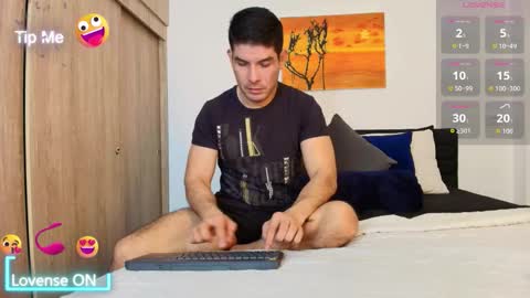 Snapshot of andrewstelee chatting on 10.31.25 andrewstelee online show from 10.31.25