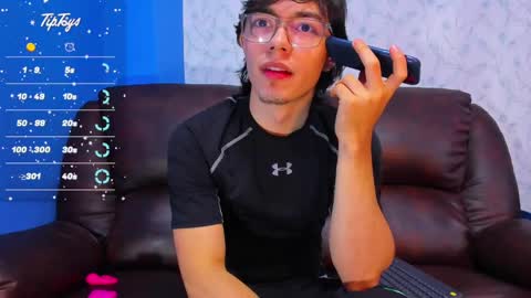 Snapshot of andreww_whitee chatting on 03.07.25 AndreW White online show from 03.07.25