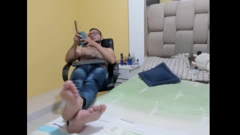 Snapshot of andrex35 chatting on 09.28.25 andrex35 online show from 09.28.25